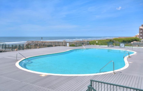 Islander Villas Pool - Oceanfront