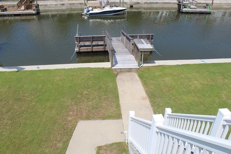 Backyard/Private Dock 