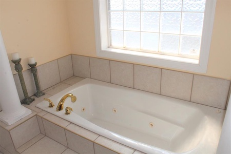 Bathroom 5 - Tub