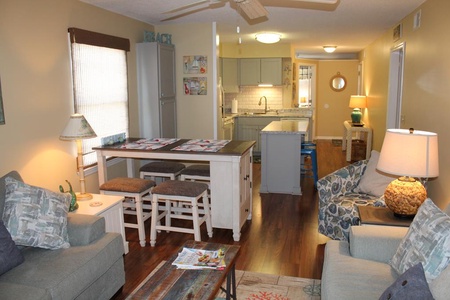 Kitchen / Dining Area