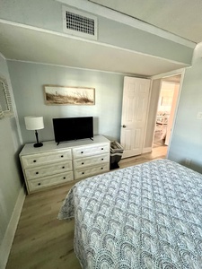 Bedroom 2 Queen 2-2