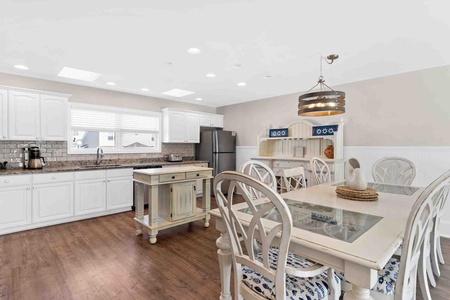 Kitchen / Dining Area