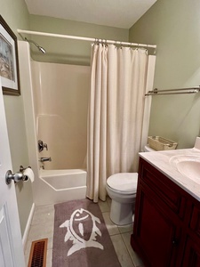 bedroom 2 private bath tub-shower