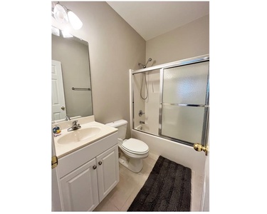 Bedroom 4 Private Bath Tub/Shower Combo