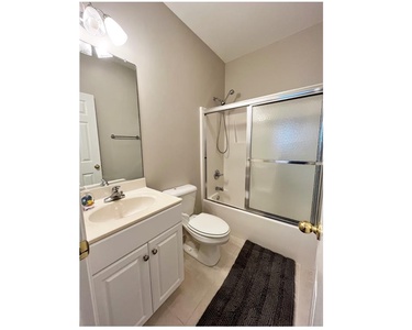 Bedroom 4 Private Bath Tub/Shower Combo
