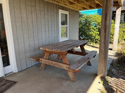 Picnic Table Ground Level - Oceanside