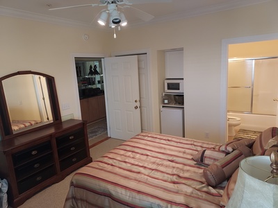 bedroom 4 - queen