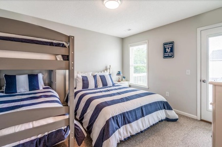 Upstairs Bedroom - Queen and Twin Bunks