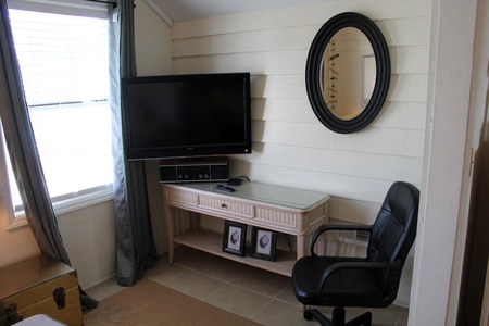Master Upstairs Bedroom 4-4