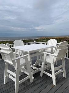 Deck with Tables & Chairs 