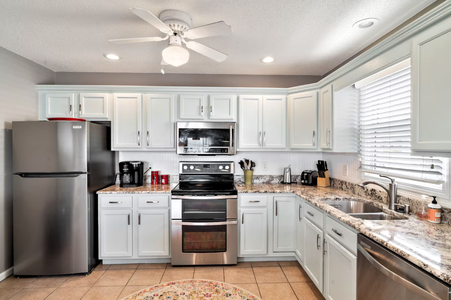 Kitchen Area 1