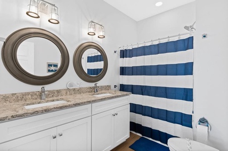 Bedroom 4 Private Bath Tub/Shower