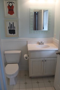 Bathroom 1 Private to Bedroom 1 