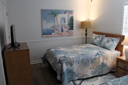 Bedroom 2 - Downstairs Streetside 2