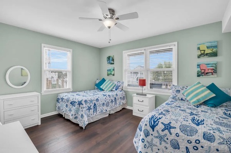 bedroom 2 - 2 double beds
