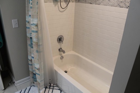 Jack n Jill Bathroom Tub/Shower Combo