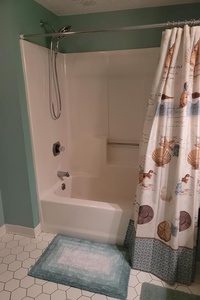 Bathroom 3 Tub/Shower Combo