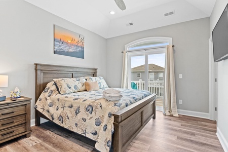 Bedroom 4 upstairs - king