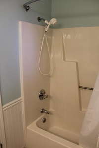 Bathroom 1 - Tub/Shower Combo
