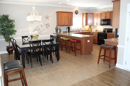 Kitchen / Dining