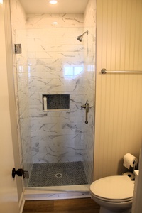 Bathroom 2-2