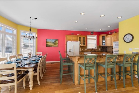 Kitchen / Dining Area