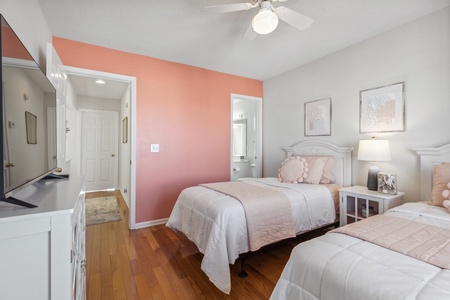 bedroom 4 upstairs 2 twin beds