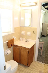 Bathroom 1 - Upstairs Tub/Shower