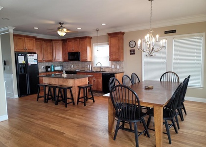 Kitchen / Dining Area