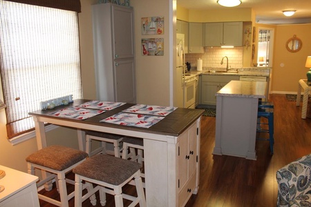 Kitchen / Dining Area