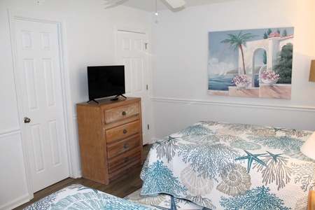 Bedroom 2 - Downstairs Streetside 4