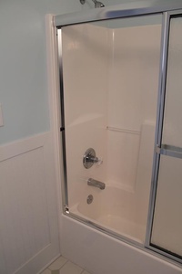 Bathroom 1 Tub/Shower Combo
