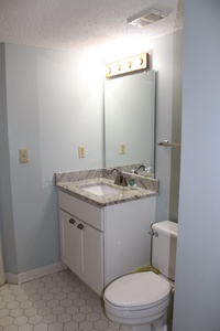 Bathroom 2-2