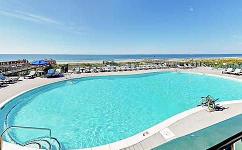 Islander Villas Pool - Oceanfront