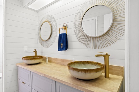 private bath bedroom 1