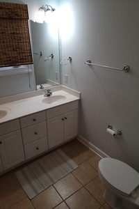 Bathroom 2 Private Jacuzzi Tub/Shower Combo