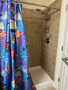 Bathroom 4-2