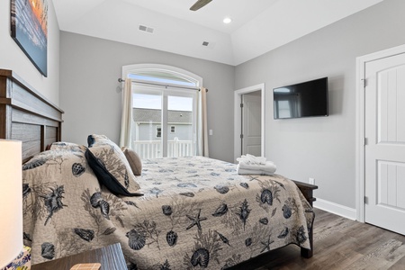 Bedroom 4 upstairs - king