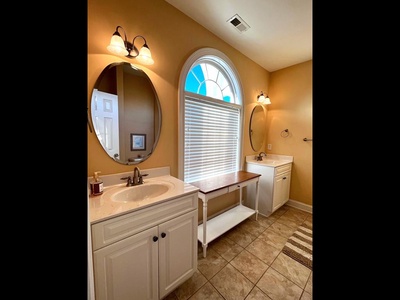 Bedroom 4 Bathroom Tub/Shower