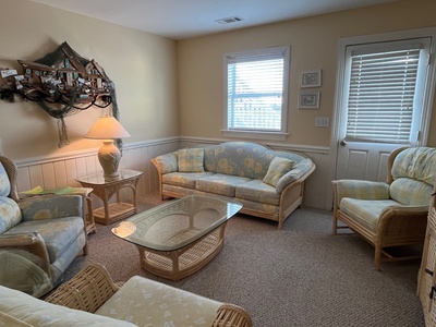 Living Area 2-1