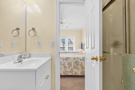 Bathroom 4-2