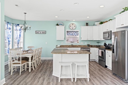 Kitchen/Dining Area