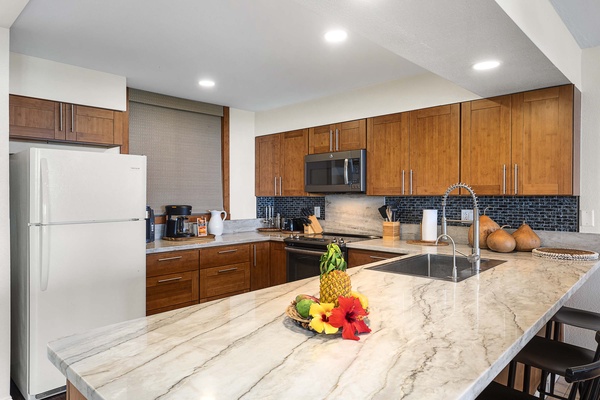 Wide counter space, enough for a nice and delightful meal prep.