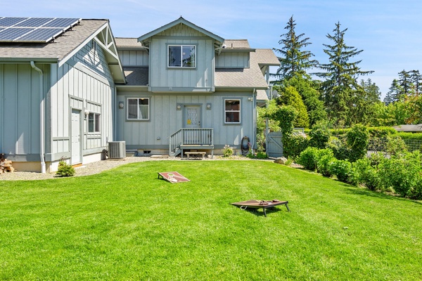 Spacious green backyard - the perfect playground for furry friends or children