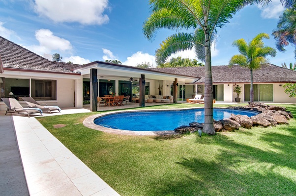 Luxurious Backyard with Private Pool