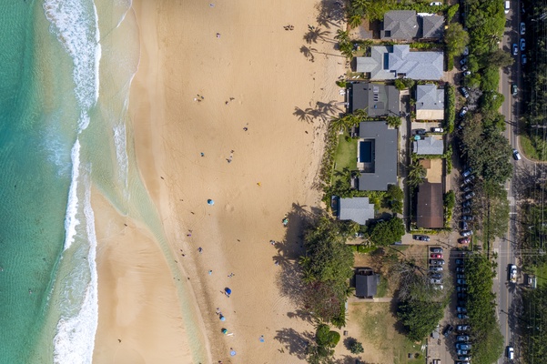 World-famous Pipeline surf break in front of the house