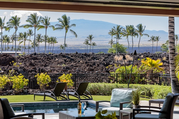 Breath-taking lanai views of the majestic Mauna Kea mountain