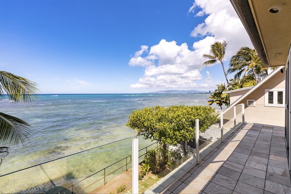 Primary Suite covered lanai with ocean views.