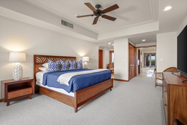 Primary bedroom w/king bed, flat screen TV, sliding doors to private ocean view lanai & ensuite bath.