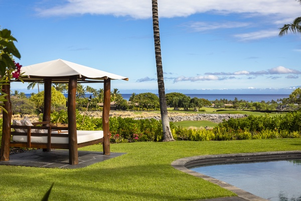 Panoramic views of the ocean & vast blue sky from the pool deck